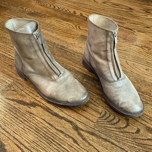 FRYE women’s leather zip up Chelsea boots